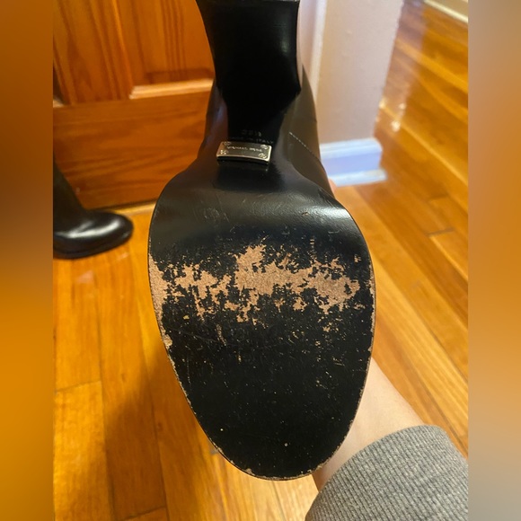 Michael Kors knee high black leather boots with block heel. Size 39 1/2. - Picture 6 of 6